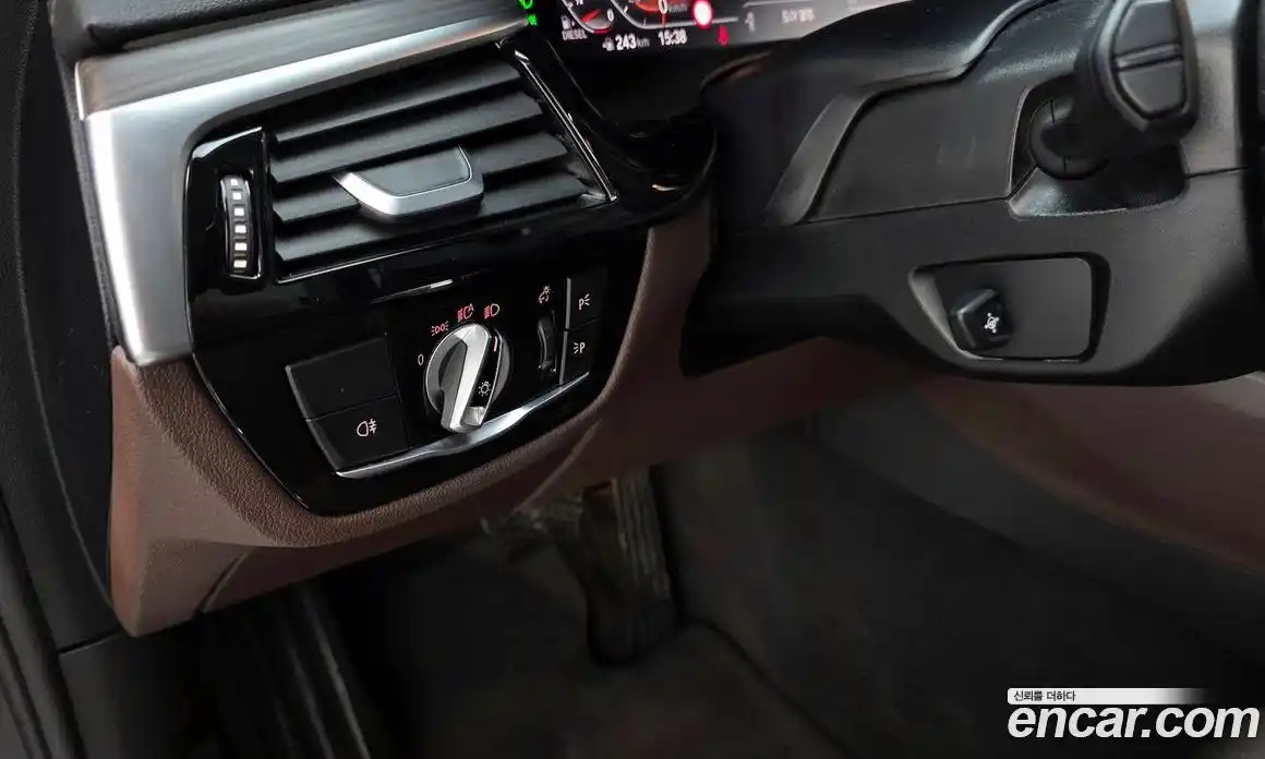 BMW 6-Series 2023 2.0 гидро, фото 16