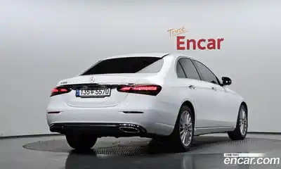 Mercedes-Benz E-Class 2022 2.0 автомат (гидро), миниатюра 2