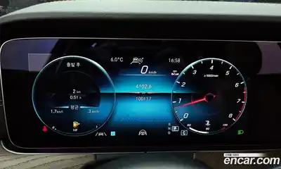 Mercedes-Benz E-Class 2022 2.0 автомат (гидро), миниатюра 8