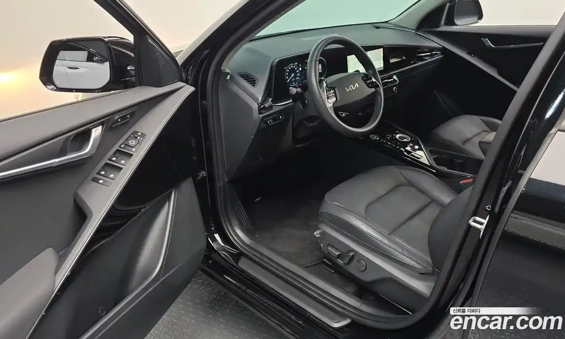 Kia Niro 2023 0.2 автомат (гидро), фото 12