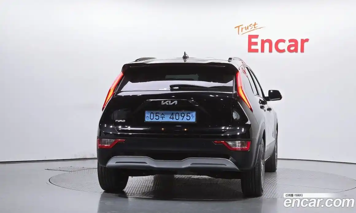 Kia Niro 2023 0.2 автомат (гидро), фото 3