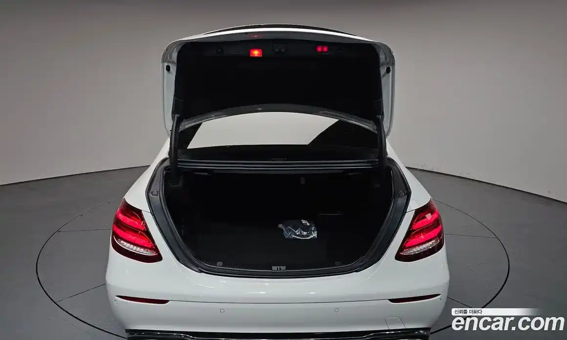 Mercedes-Benz E-Class 2018 2.0 автомат (гидро), фото 30