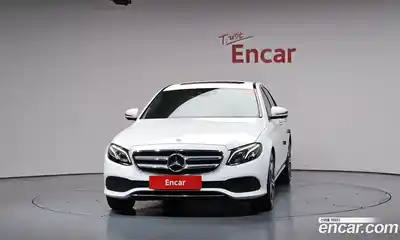 Mercedes-Benz E-Class 2018 2.0 автомат (гидро), миниатюра 3