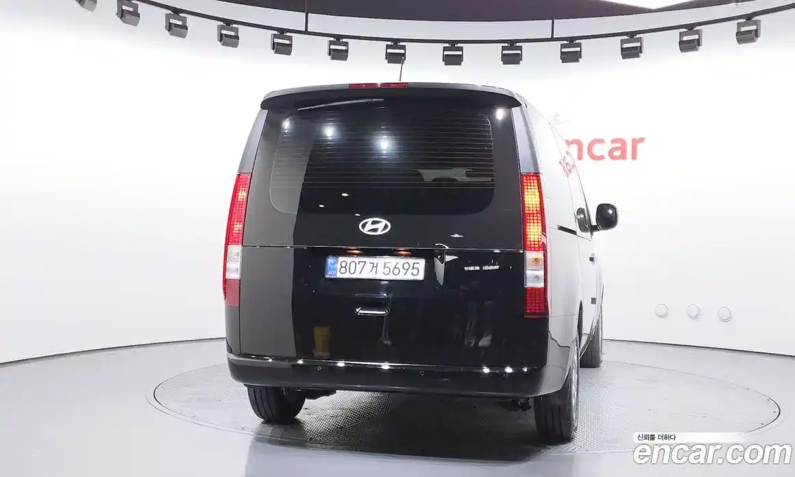 Hyundai Staria 2025 3.5 гидро, фото 4