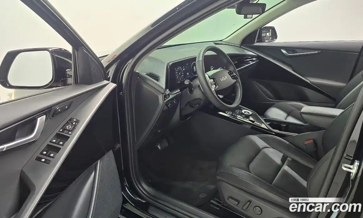 Kia Niro 2023 0.2 автомат (гидро), фото 13
