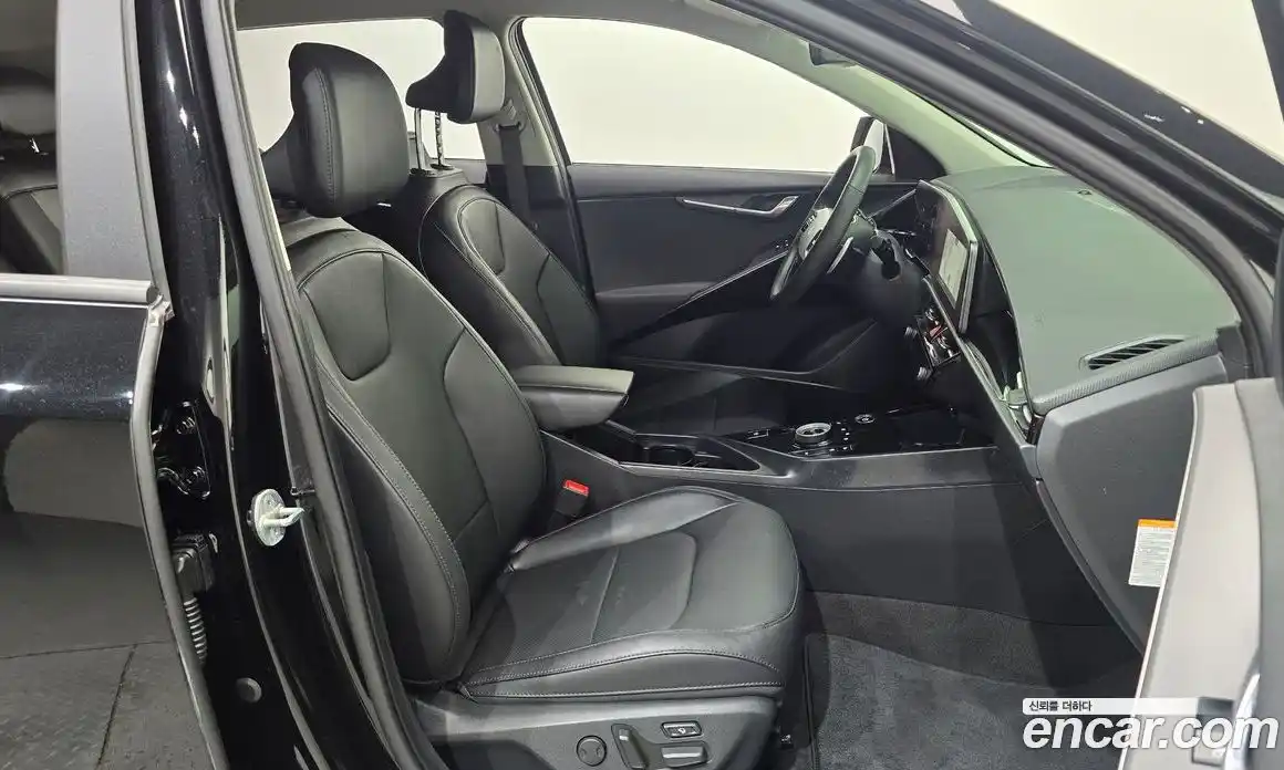 Kia Niro 2023 0.2 автомат (гидро), фото 16