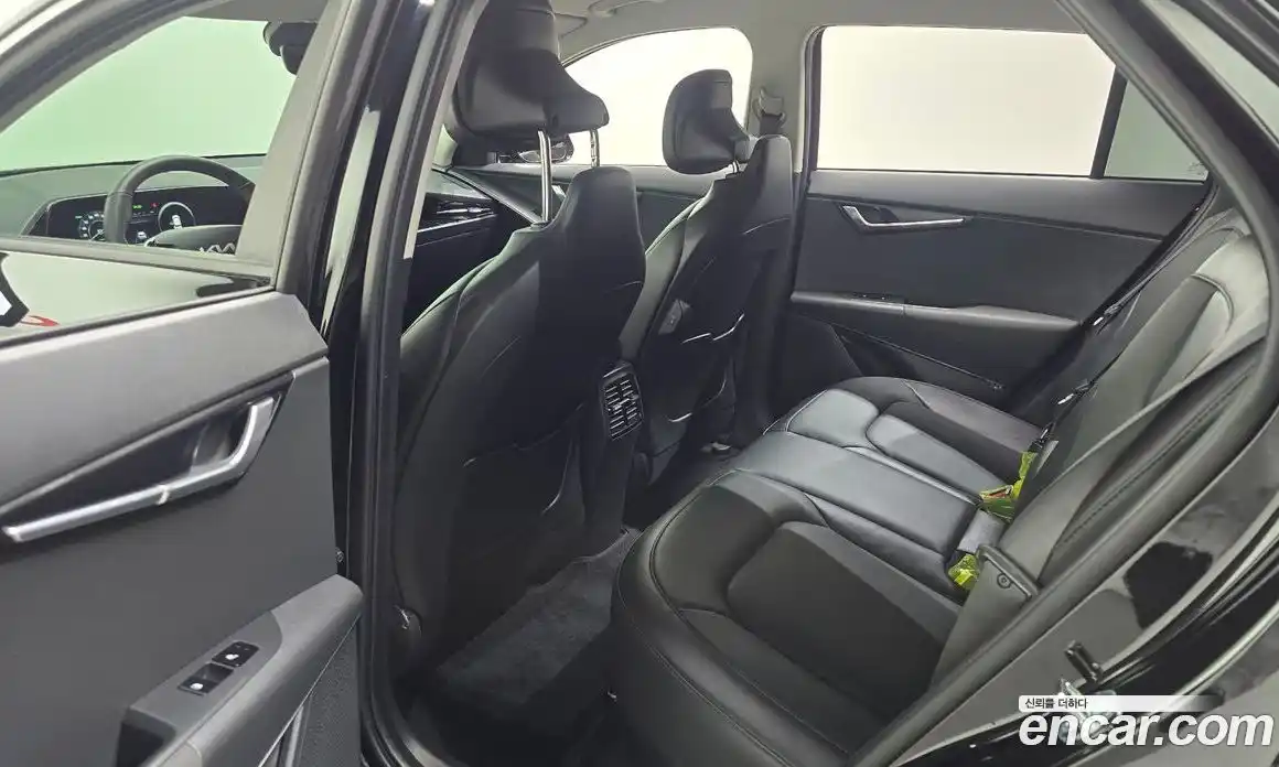 Kia Niro 2023 0.2 автомат (гидро), фото 18