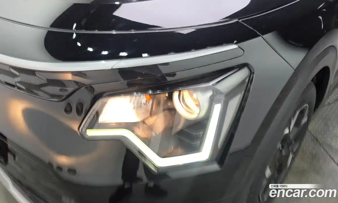 Kia Niro 2023 0.2 автомат (гидро), фото 8