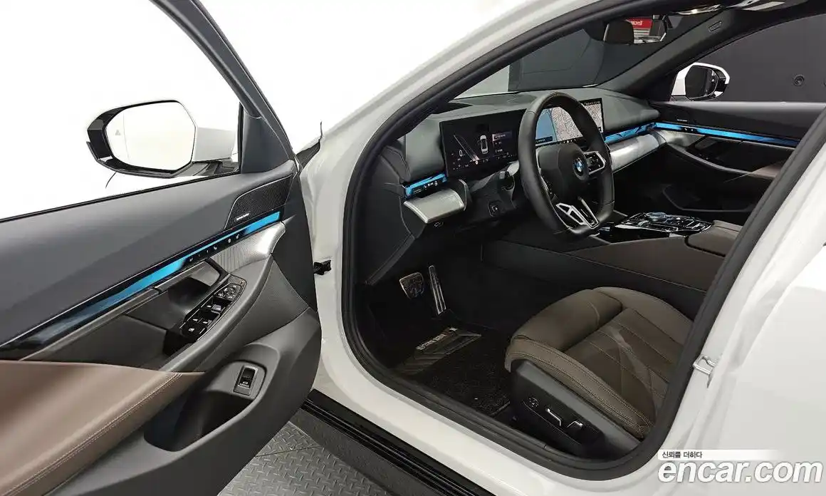 BMW 5-Series 2025 2.0 гидро, фото 17