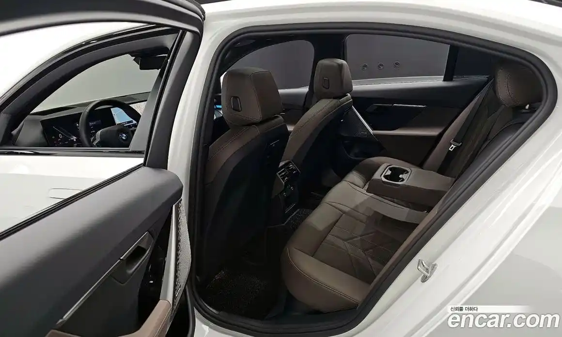 BMW 5-Series 2025 2.0 гидро, фото 18