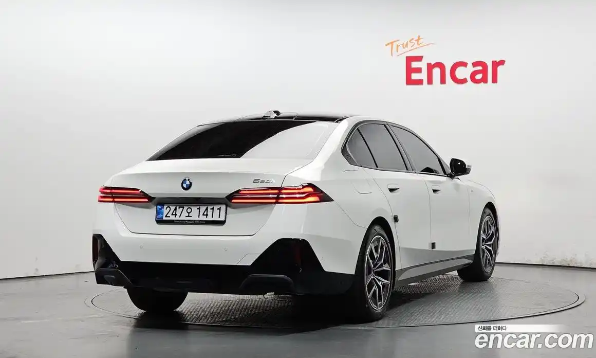 BMW 5-Series 2025 2.0 гидро, фото 2