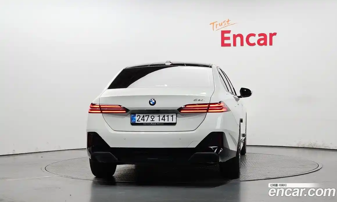 BMW 5-Series 2025 2.0 гидро, фото 4