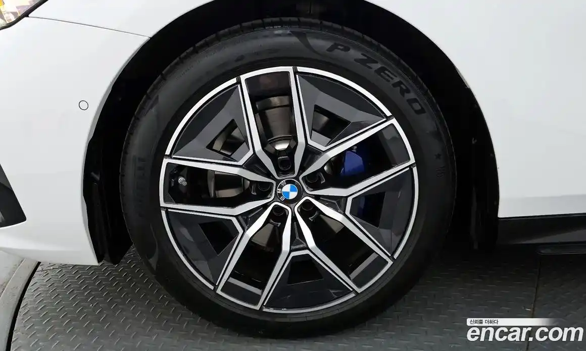BMW 5-Series 2025 2.0 гидро, фото 5