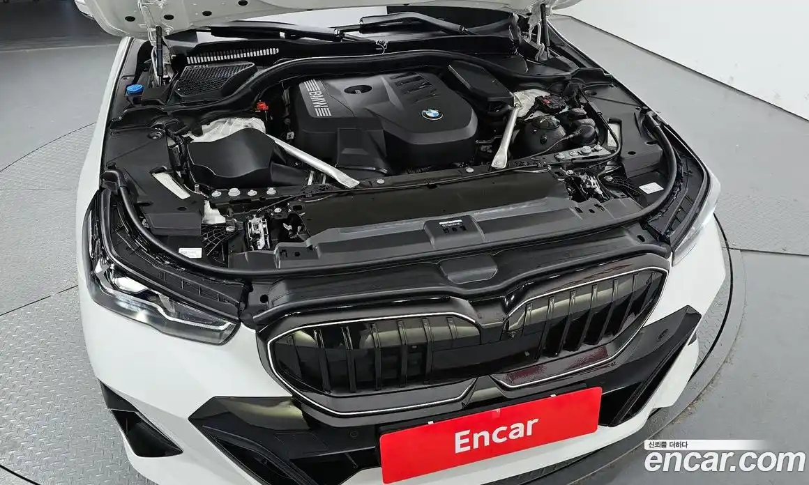 BMW 5-Series 2025 2.0 гидро, фото 6
