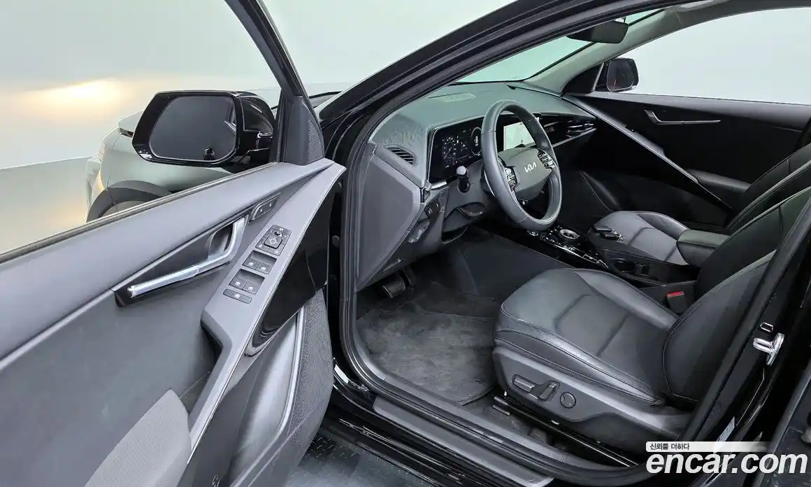 Kia Niro 2023 0.2 автомат (гидро), фото 13