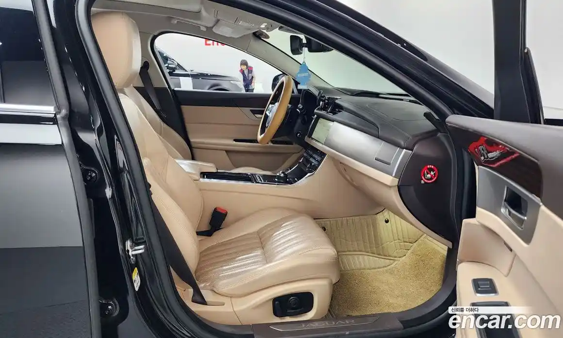 Jaguar XF 2018 2.0 гидро, фото 16