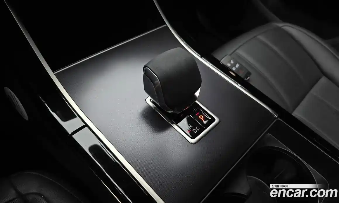 Land Rover Range Rover Evoque 2025 2.0 автомат (гидро), фото 12