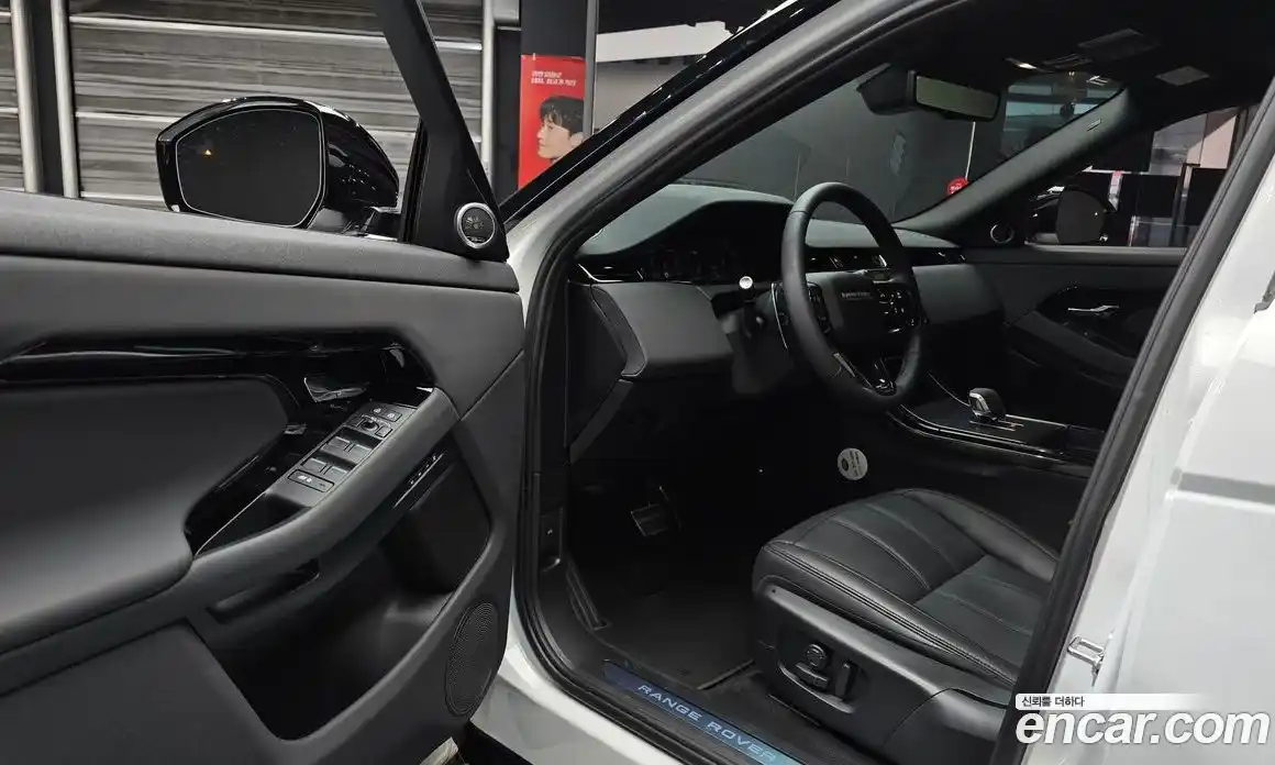 Land Rover Range Rover Evoque 2025 2.0 автомат (гидро), фото 13