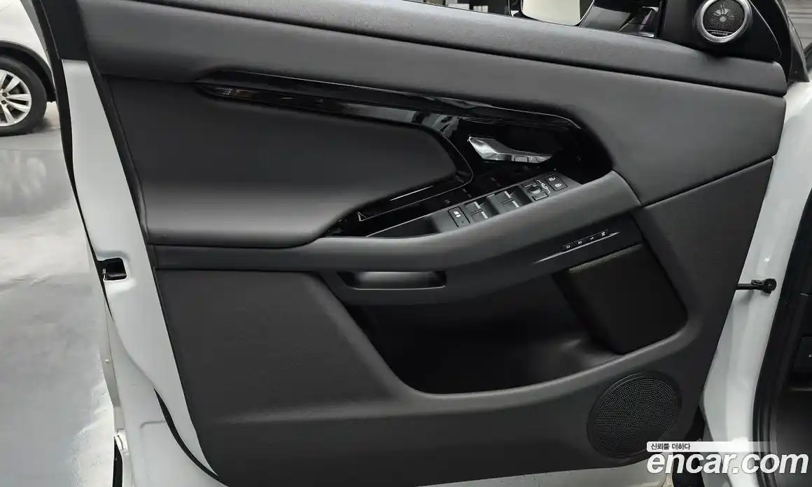Land Rover Range Rover Evoque 2025 2.0 автомат (гидро), фото 14