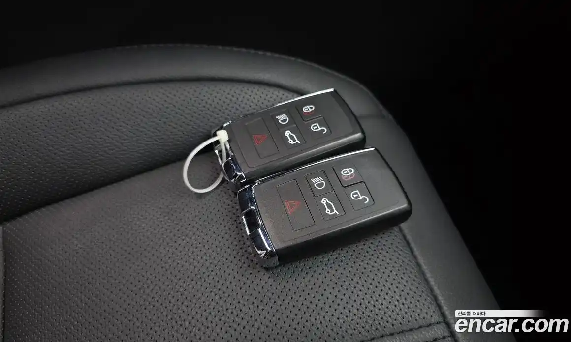 Land Rover Range Rover Evoque 2025 2.0 автомат (гидро), фото 27