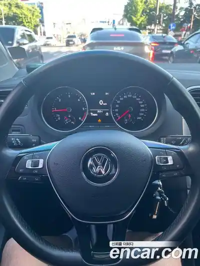 Volkswagen Polo 2015 1.4 автомат (гидро), миниатюра 9