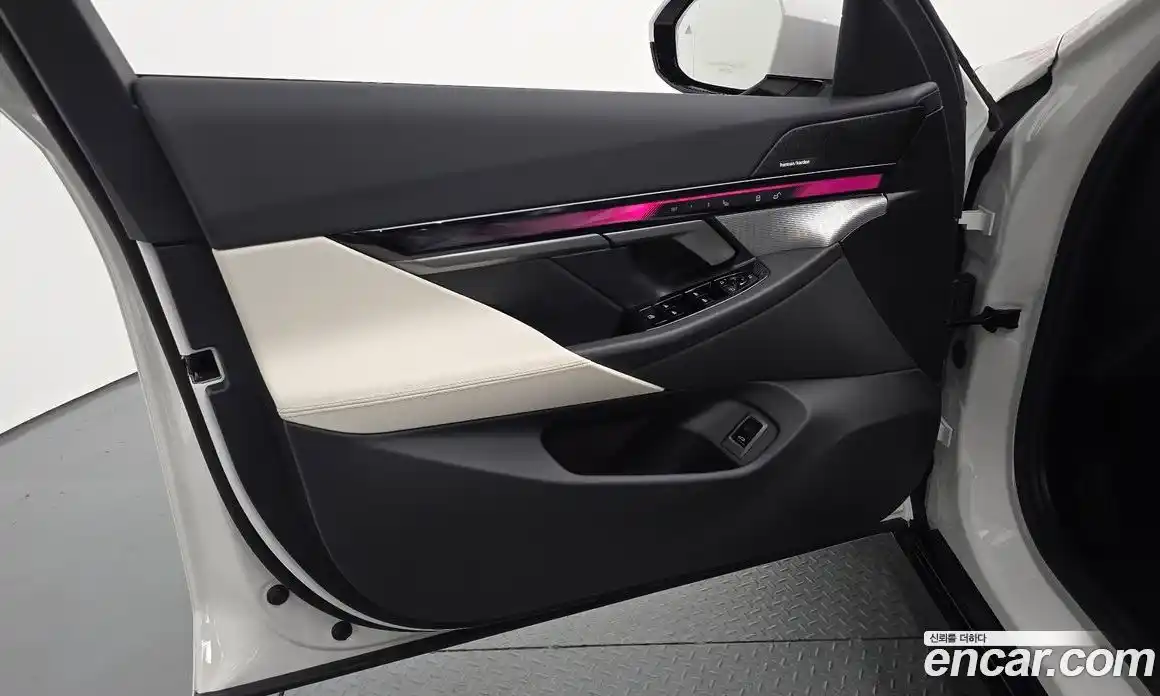 BMW 5-Series 2025 2.0 гидро, фото 14
