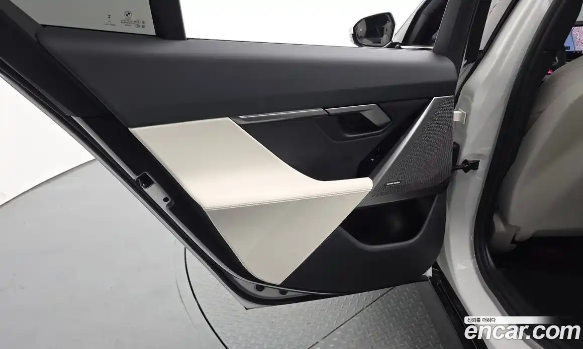 BMW 5-Series 2025 2.0 гидро, фото 15