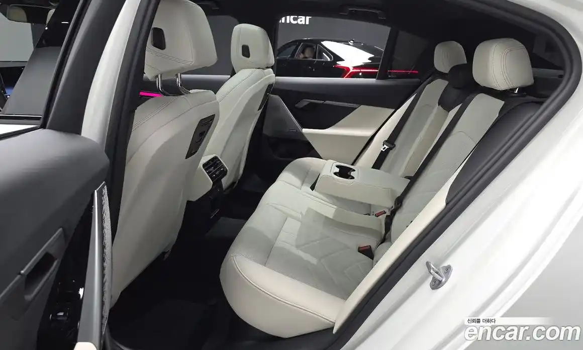 BMW 5-Series 2025 2.0 гидро, фото 18