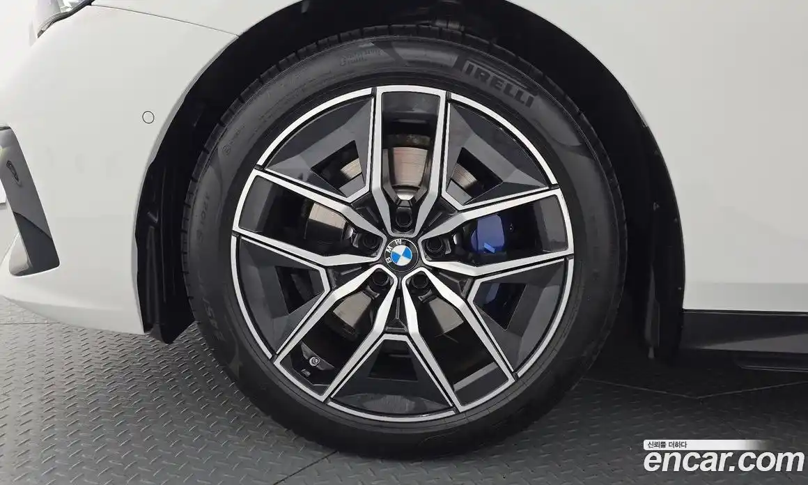 BMW 5-Series 2025 2.0 гидро, фото 5