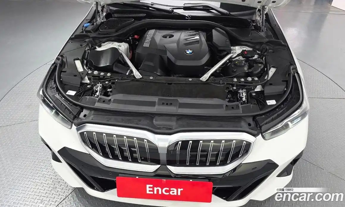 BMW 5-Series 2025 2.0 гидро, фото 6