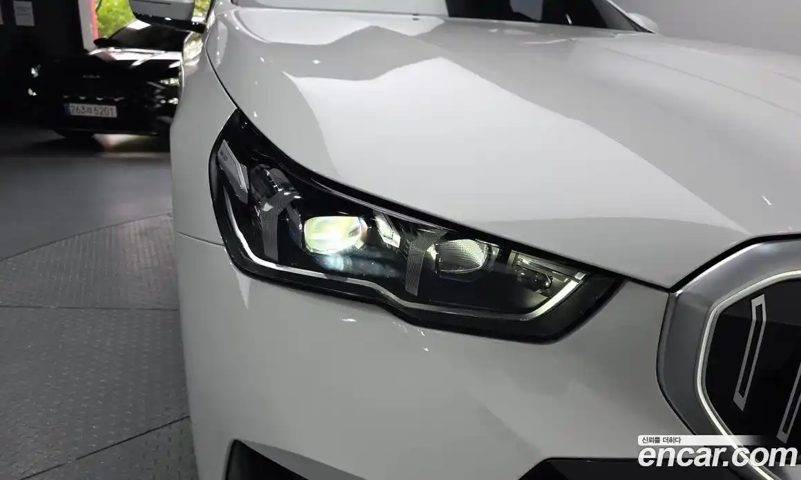 BMW 5-Series 2025 2.0 гидро, фото 8