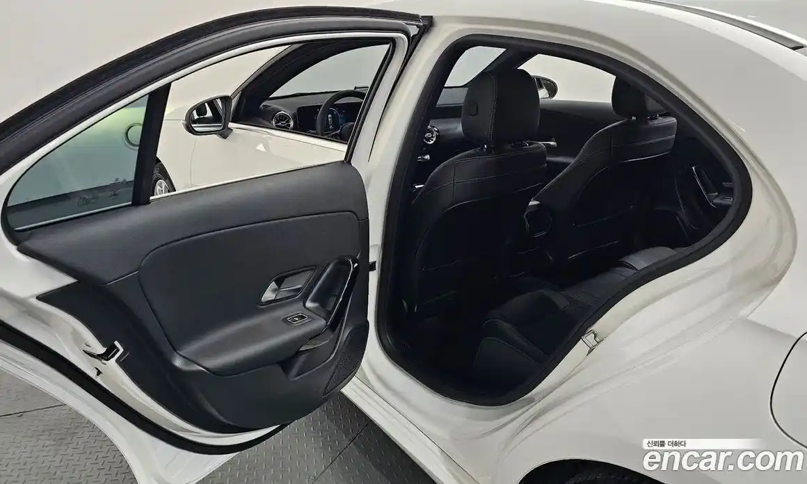 Mercedes-Benz A-Class 2020 2.0 гидро, фото 23