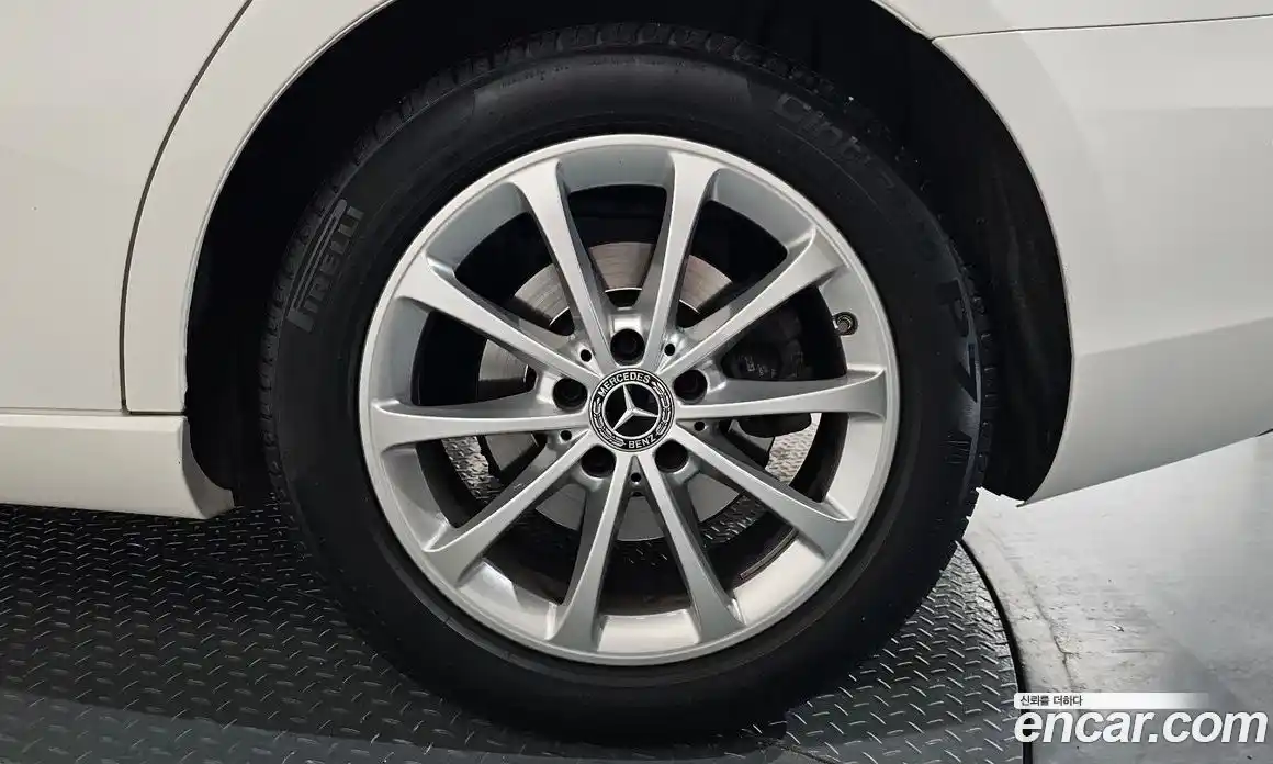 Mercedes-Benz A-Class 2020 2.0 гидро, фото 7