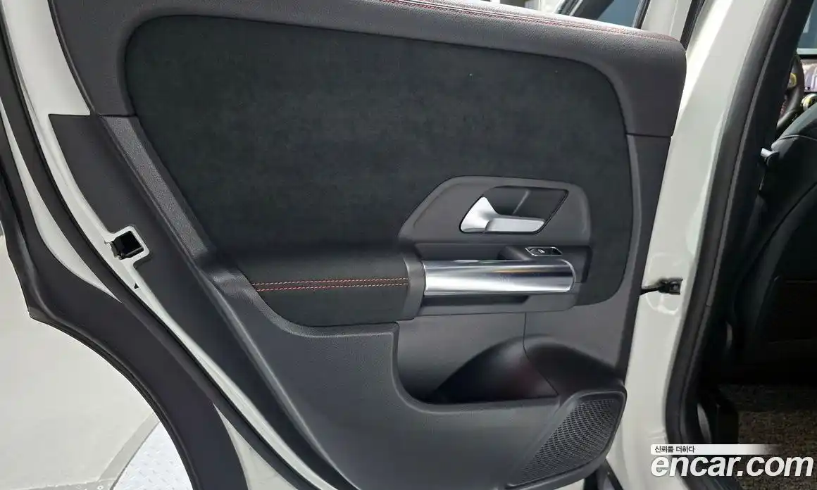 Mercedes-Benz GLA-Class 2021 2.0 гидро, фото 15