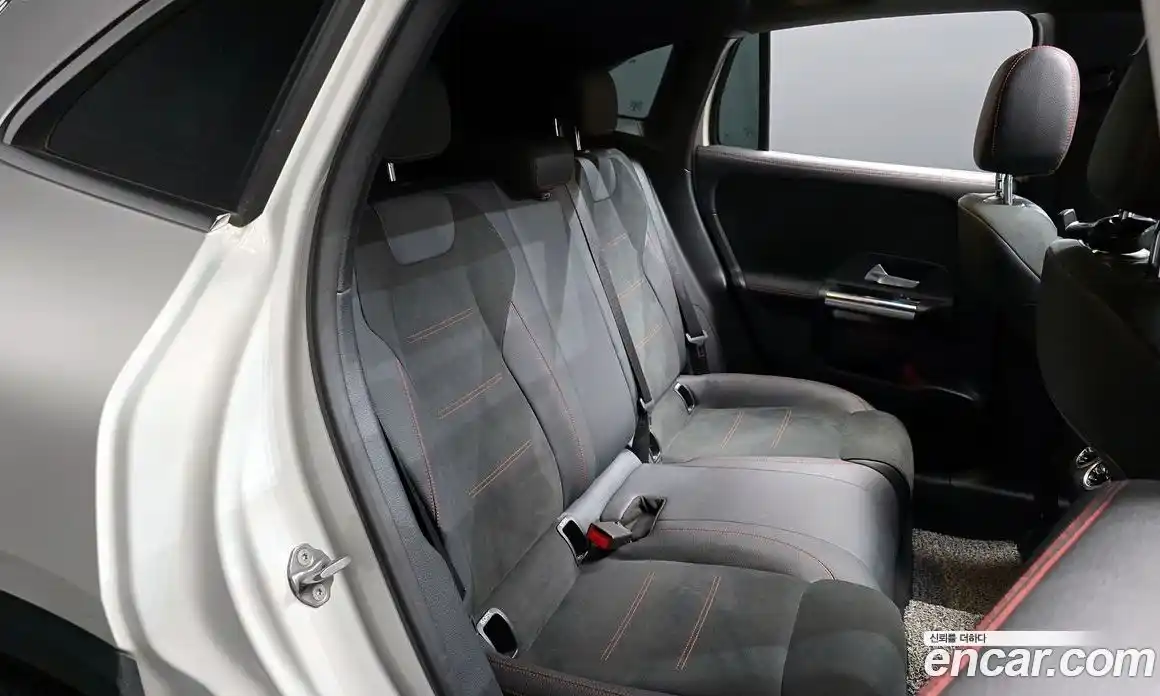 Mercedes-Benz GLA-Class 2021 2.0 гидро, фото 17