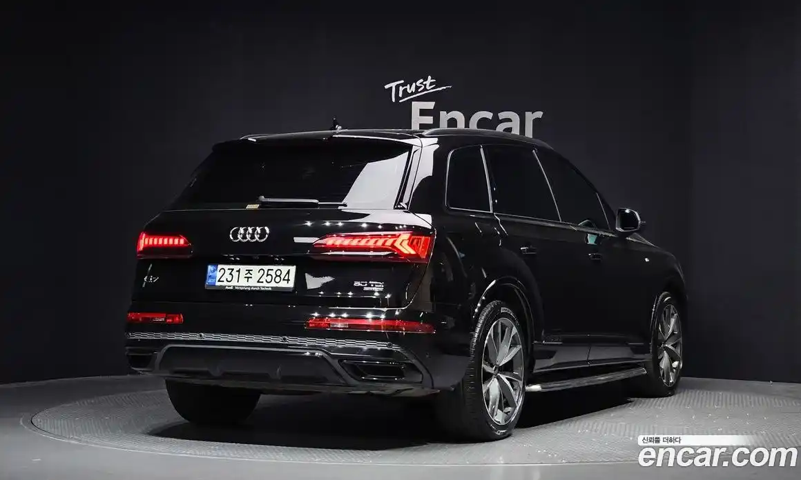 Audi Q7 2023 3.0 гидро, фото 2