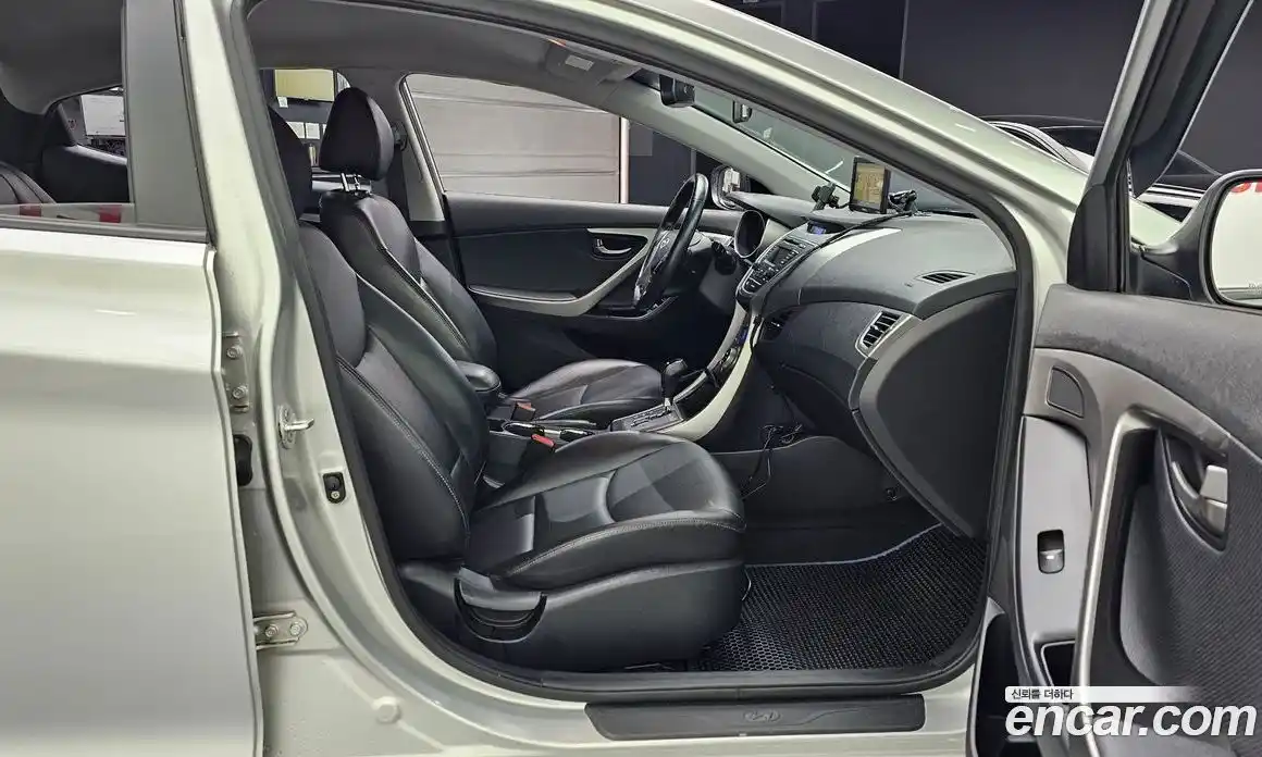 Hyundai Avante 2013 1.6 автомат (гидро), фото 16