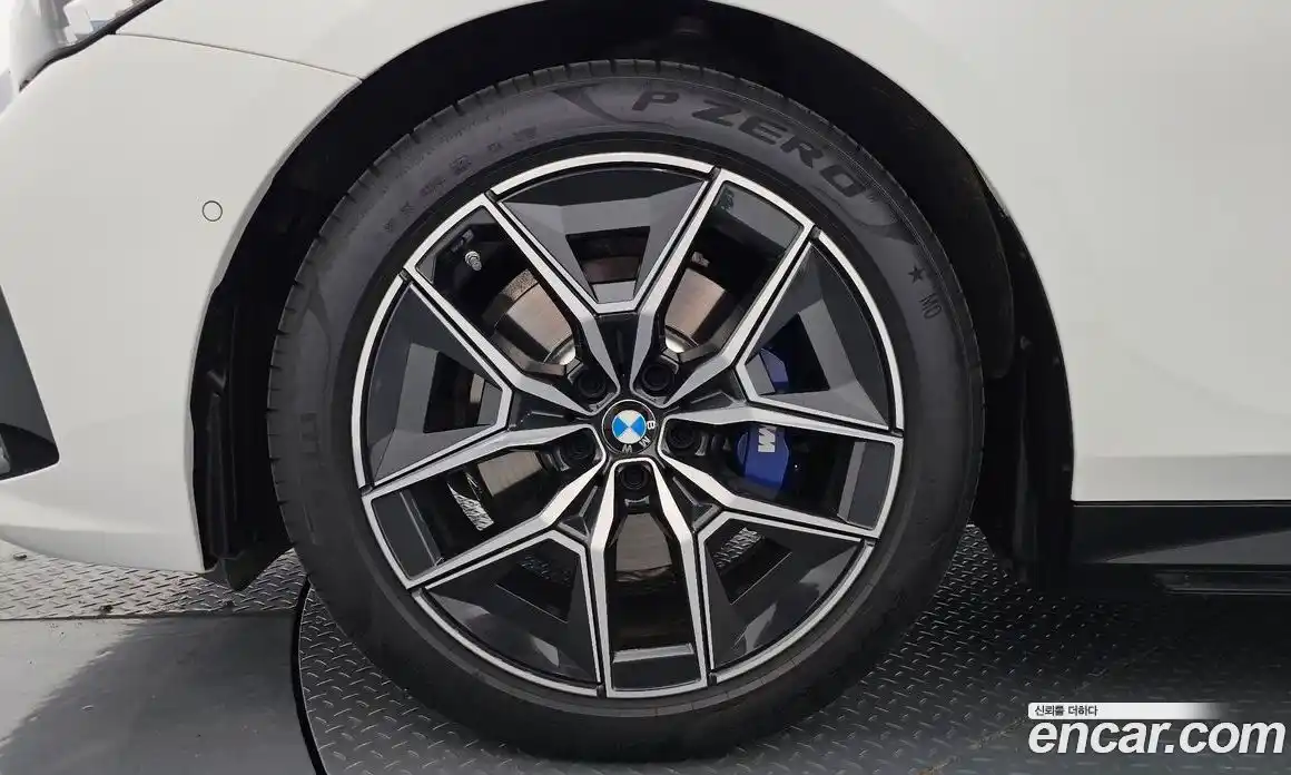 BMW 5-Series 2025 2.0 гидро, фото 5