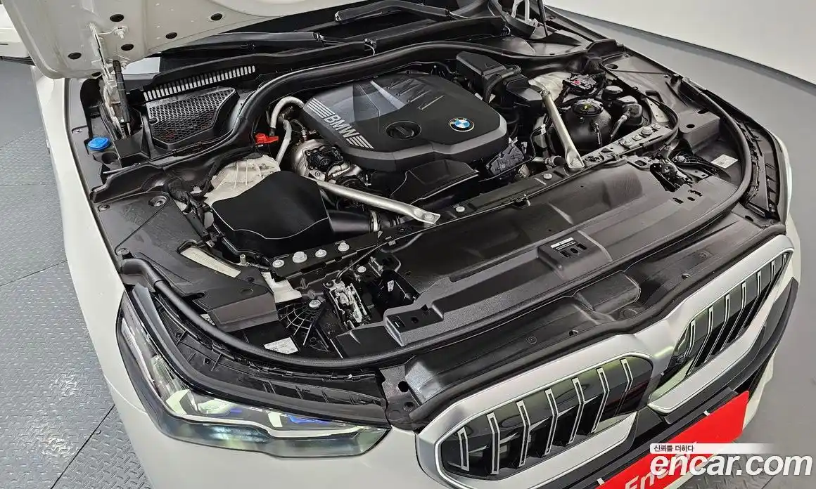 BMW 5-Series 2025 2.0 гидро, фото 6