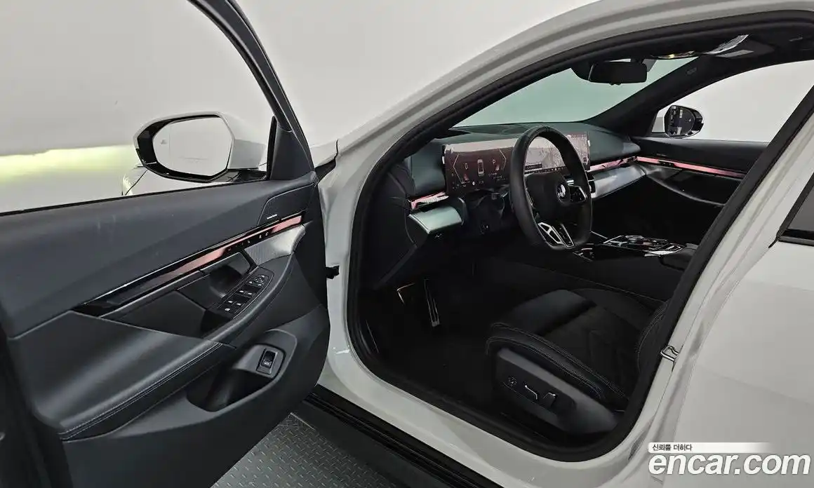 BMW 5-Series 2025 2.0 гидро, фото 10
