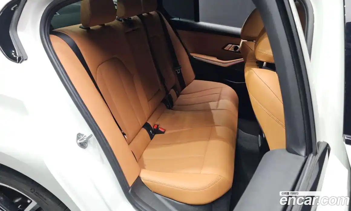 BMW 3-Series 2024 2.0 гидро, фото 18