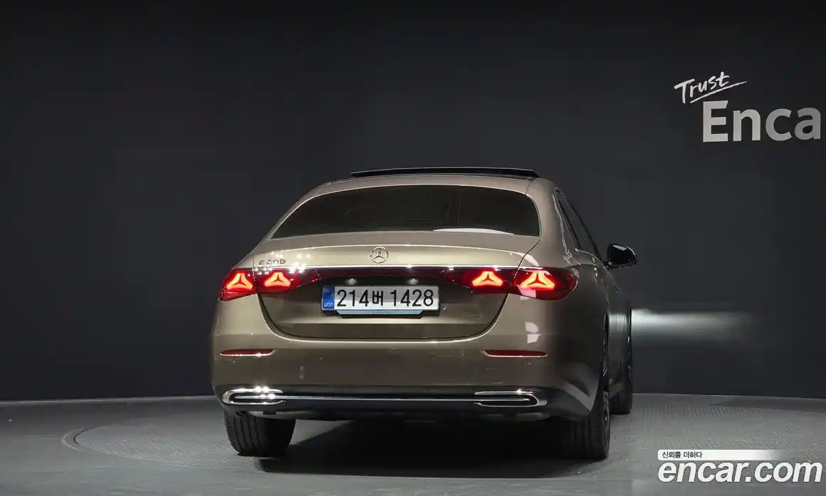 Mercedes-Benz E-Class 2025 2.0 гидро, фото 4