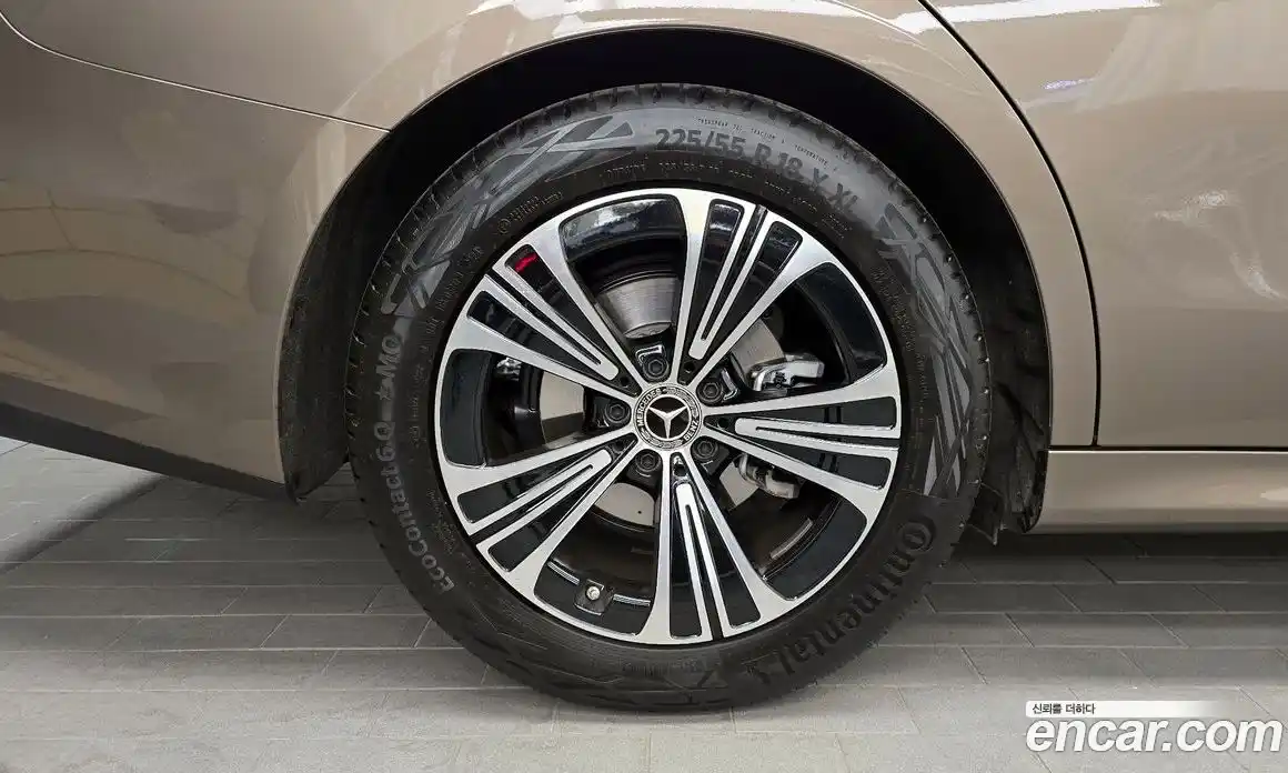 Mercedes-Benz E-Class 2025 2.0 гидро, фото 5