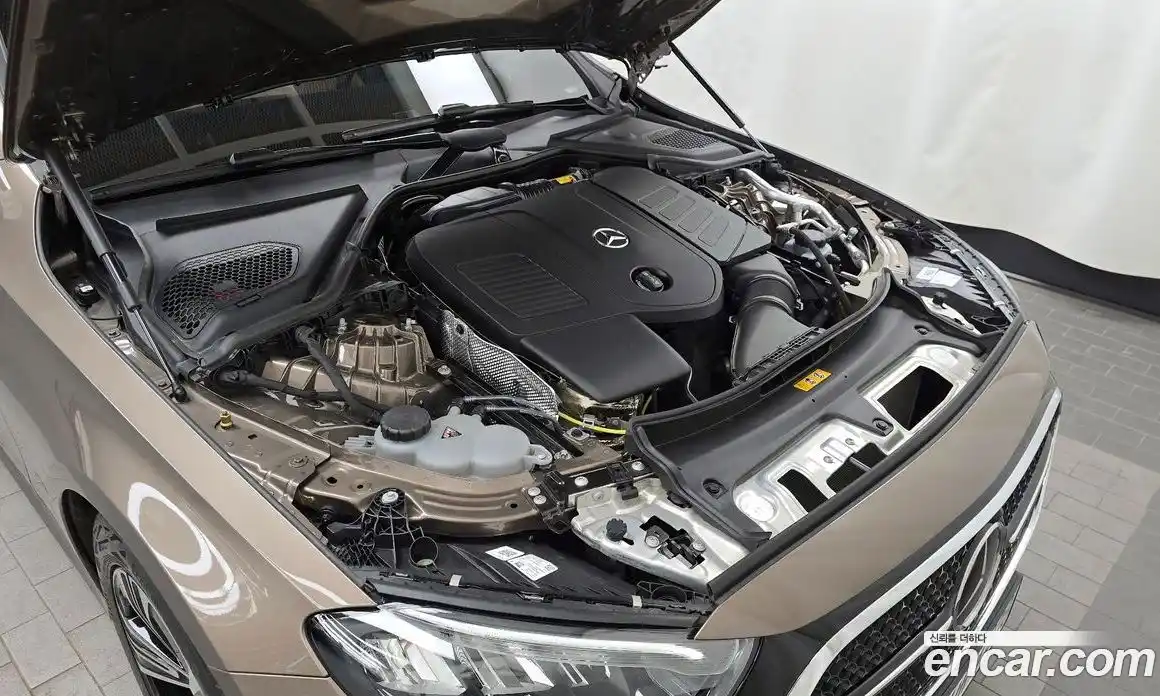 Mercedes-Benz E-Class 2025 2.0 гидро, фото 6