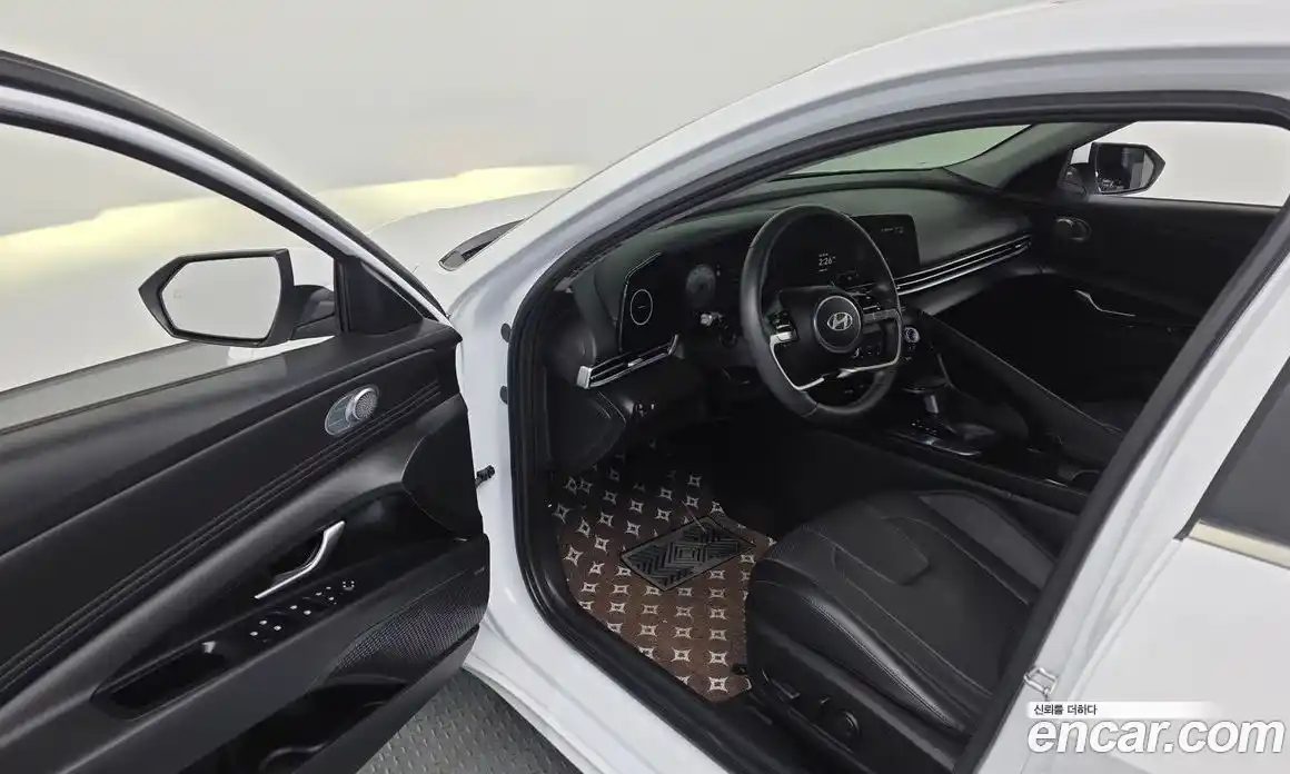 Hyundai Avante 2024 1.6 автомат (гидро), фото 13