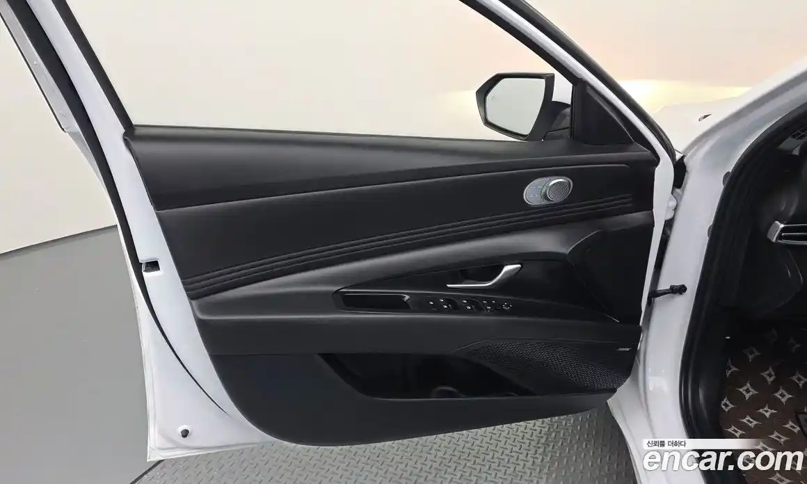 Hyundai Avante 2024 1.6 автомат (гидро), фото 14