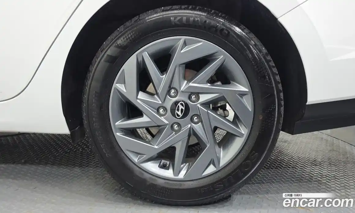 Hyundai Avante 2024 1.6 автомат (гидро), фото 7