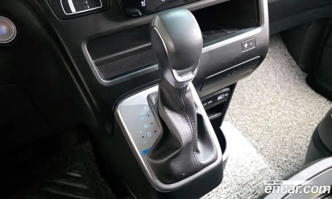 Hyundai Staria 2023 2.2 гидро, фото 11