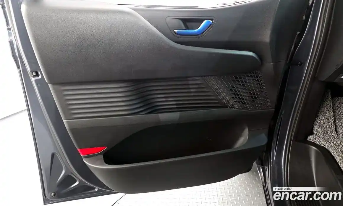 Hyundai Staria 2023 2.2 гидро, фото 13