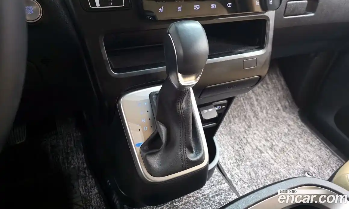 Hyundai Staria 2023 2.2 гидро, фото 12